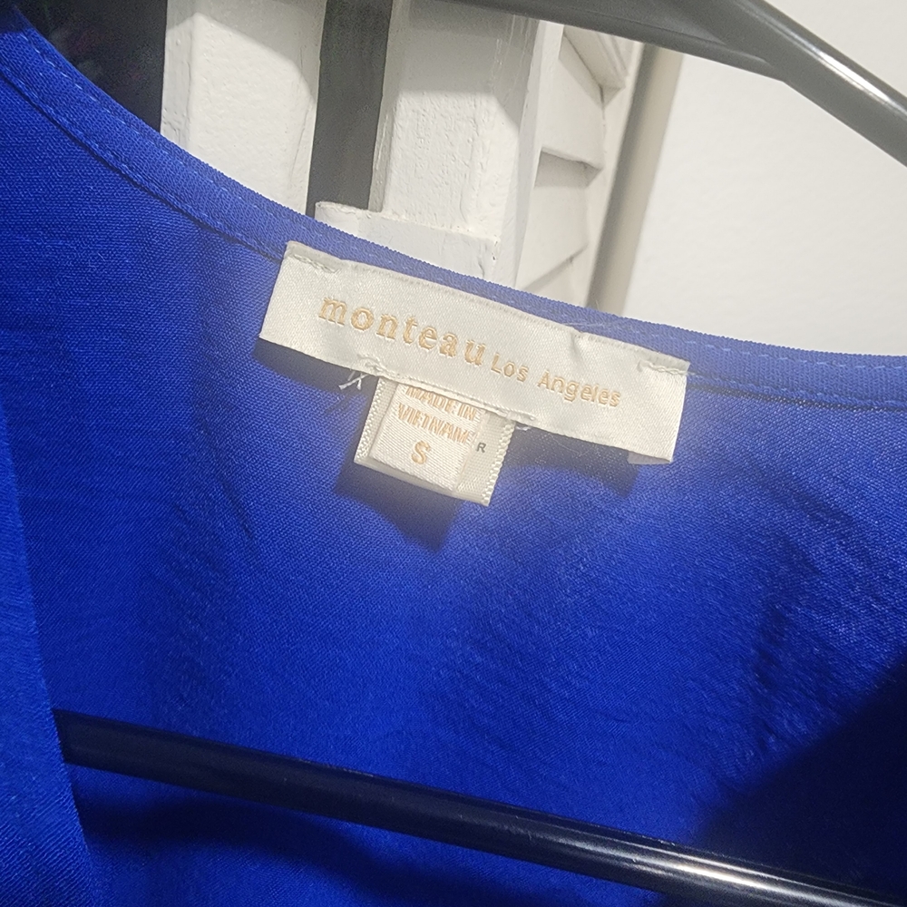 Elegant Blue Ruffled Blouse - Picture 4 of 7